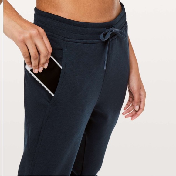 lululemon athletica Pants - Lululemon City Sleek Sweatpant *28"
True Navy Sz 2